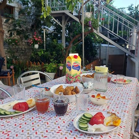 Guest House Flowers Berat Buitenkant foto