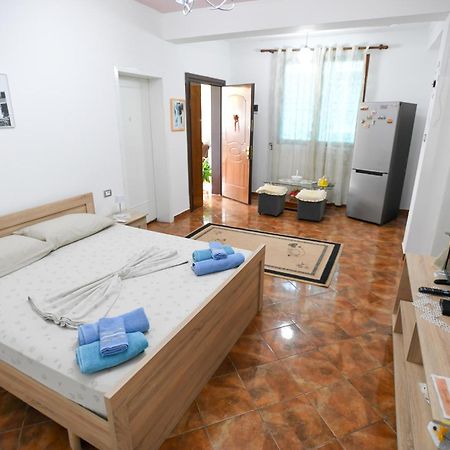 Guest House Flowers Berat Buitenkant foto