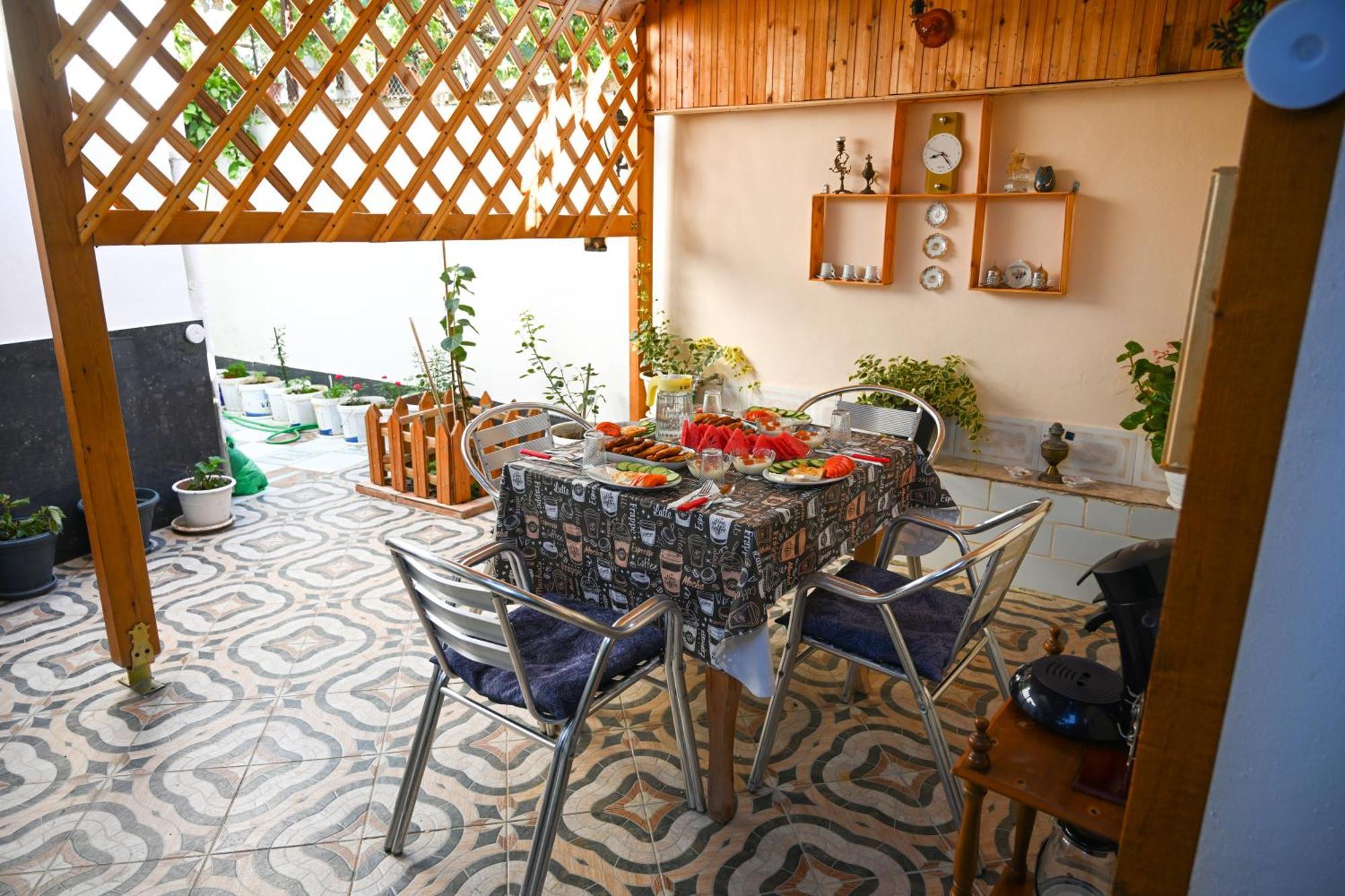 Guest House Flowers Berat Buitenkant foto