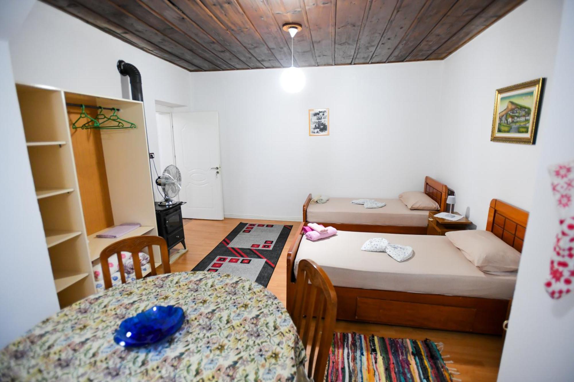 Guest House Flowers Berat Buitenkant foto
