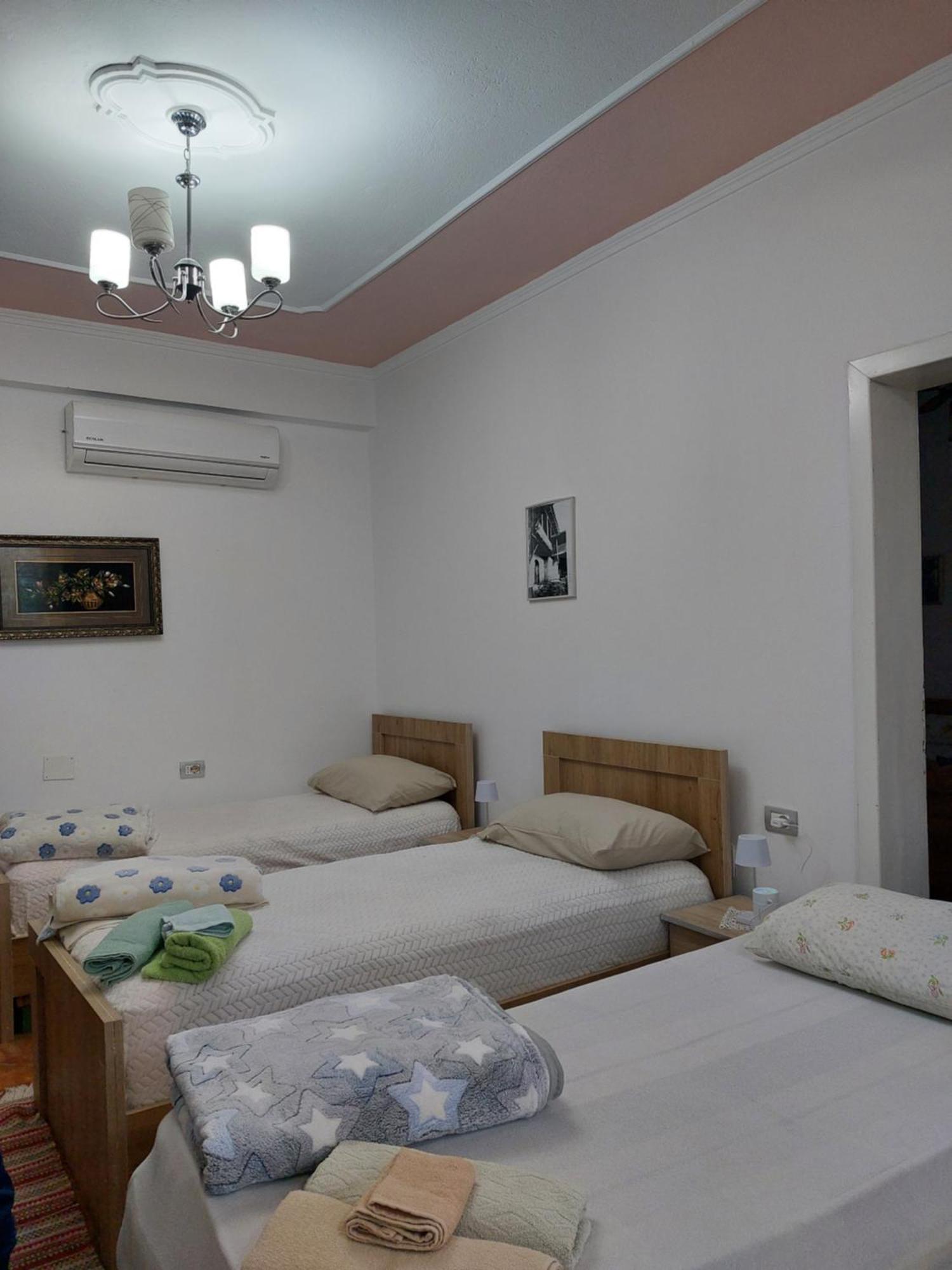 Guest House Flowers Berat Buitenkant foto