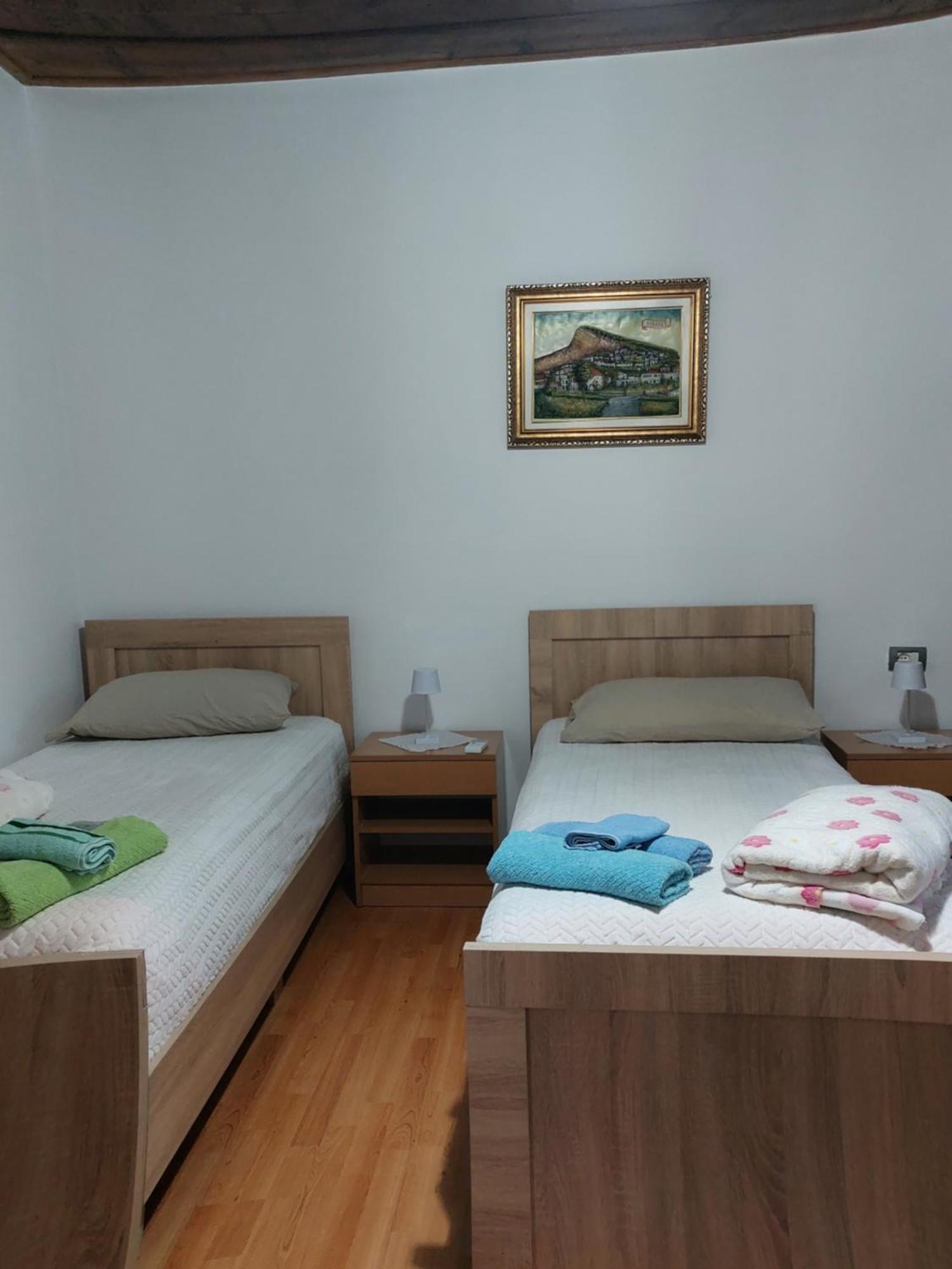 Guest House Flowers Berat Buitenkant foto