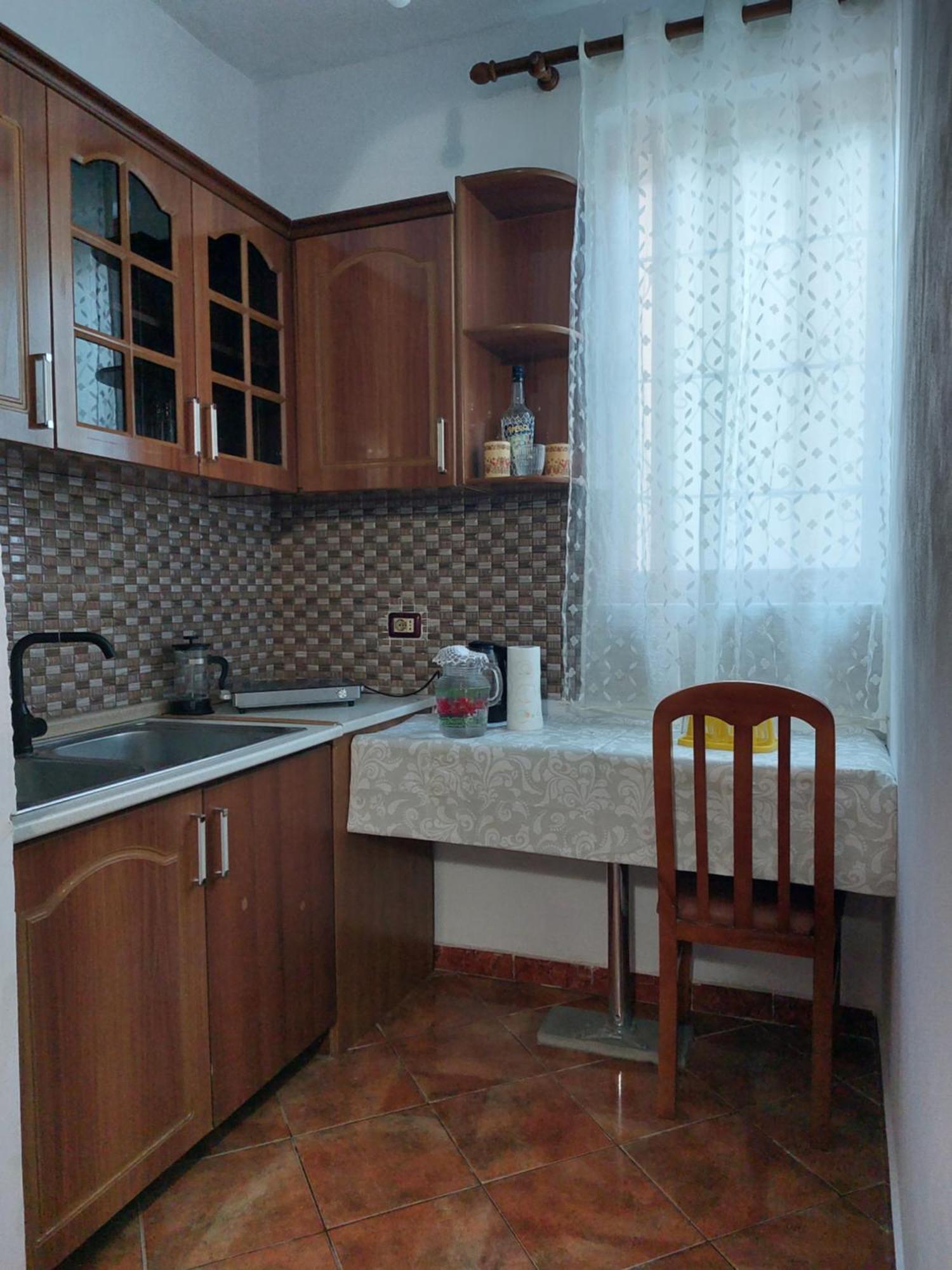 Guest House Flowers Berat Buitenkant foto